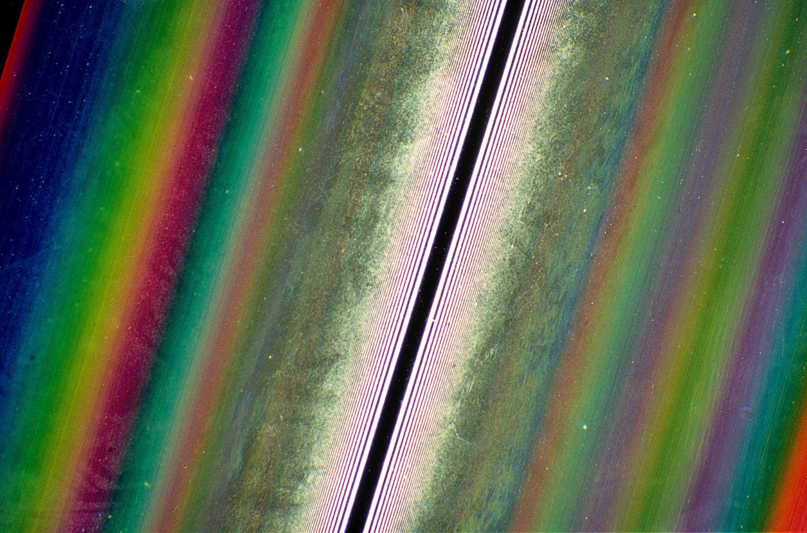 Fresnel zone plates defraction gradient on silica Nikon’s Small World
